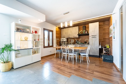 Foto Villa unifamiliare in Via Monpeluso 8, Nicolosi di 300 m² con 8 locali