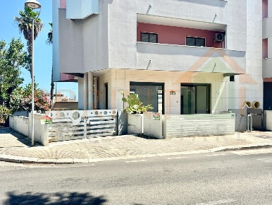 Foto Locale commerciale in Via Vittorio Veneto 269, Monopoli di 160 m²