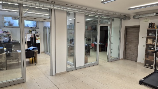 Foto Ufficio in Viale Rimembranze 36, Lodi Braila, Stazione di 500 m²
