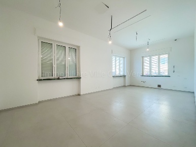 Foto Appartamento in Via Roma, Viareggio Lungomare di 140 m² con 5 locali