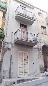 Foto Casa indipendente a Ramacca Centro di 90 m² con 2 locali in vendita