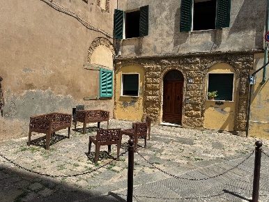 Foto Appartamento a Pomarance Centro di 99 m² con 4 locali in vendita