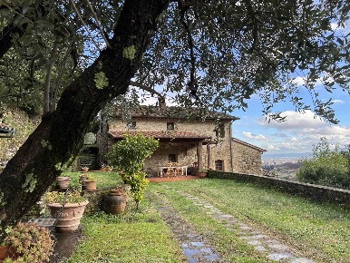 Foto Rustico a Pistoia San Felice di 180 m² con 10 locali in vendita