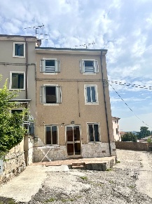 Foto Case semi ndipendenti a Monteforte d'Alpone Centro di 110 m²