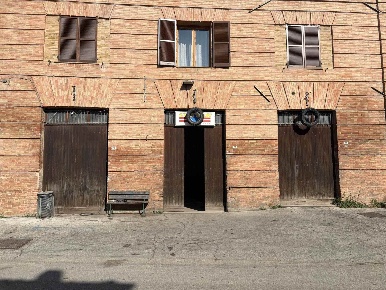 Foto Attività commerciale in viale leopardi  25, Camerino Centro di 140 m²