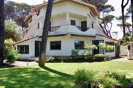 Foto Villa unifamiliare in via Nervi snc, Fiumicino Fregene di 217 m²