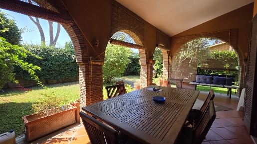 Foto Villa bifamiliare a Tarquinia Marina Velca di 100 m² con 6 locali