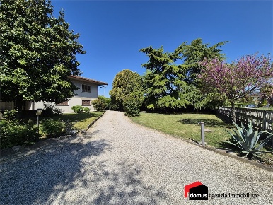 Foto Villa unifamiliare a Mira Borbiago di 300 m² con 14 locali in vendita