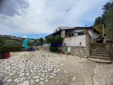 Foto Chalet in C.da Canalotto snc, Lercara Friddi di 160 m² con 4 locali
