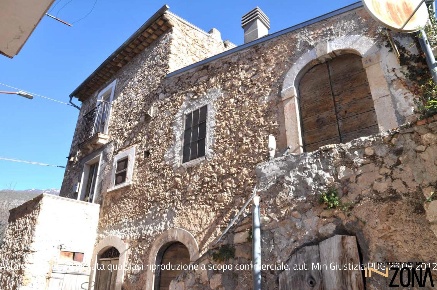 Foto Appartamento in Via Onna, L'Aquila Duomo - Fontana Luminosa di 260 m²