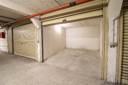 Foto Box in Via Cavour, Lecco Centro di 18 m² in affitto