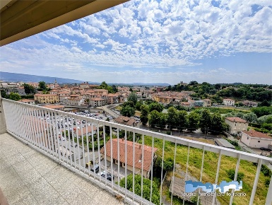 Foto Appartamento in Via Aldisio, Ivrea di 151 m² con 5 locali in vendita