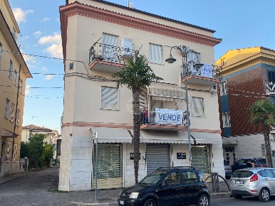 Foto Appartamento in VI A APPIA, Minturno di 100 m² con 5 locali in vendita