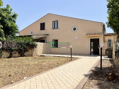 Foto Villa a schiera in Piazza Dottore Giovanni Attilio Emmolo, Ragusa
