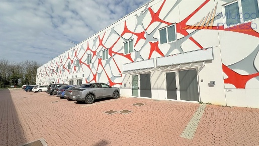 Foto Capannone industriale in via italia, Busnago di 359 m² in affitto