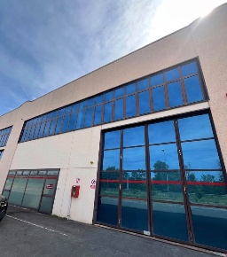 Foto Capannone industriale a Gualtieri Marinona di 800 m² con 8 locali