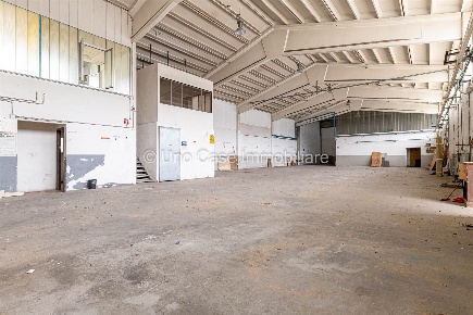 Foto Capannone industriale in Via Santa Caterina da Siena, Centro di 600 m²