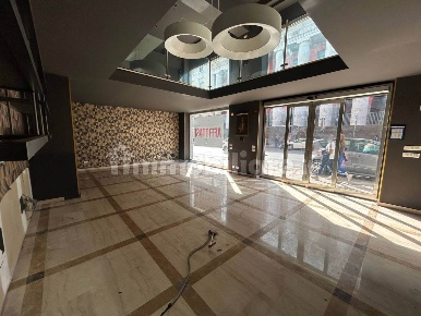 Foto Negozio in Via Roma 341, Palermo Roma - Cavour di 277 m² con 4 locali