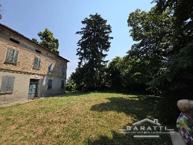 Foto Rustico a Rolo di 240 m² con 7 locali in vendita