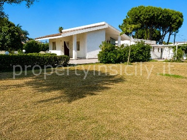 Foto Villa unifamiliare a Siracusa Arenella di 125 m² con 7 locali