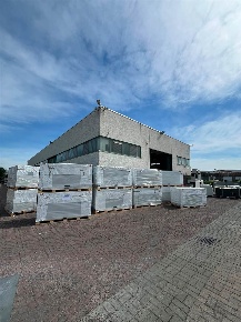 Foto Capannone industriale a Gualtieri di 2010 m² con 8 locali in vendita