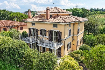 Foto Villa unifamiliare a Castiglione del Lago Pucciarelli di 360 m²