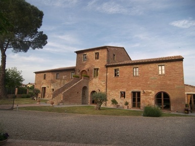 Foto Agriturismo a Sinalunga Bettolle di 1000 m² in vendita