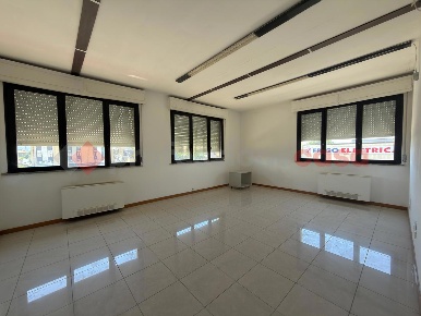 Foto Ufficio in Via DEL GAVARDELLO 73, Arezzo Quarata di 80 m² con 3 locali