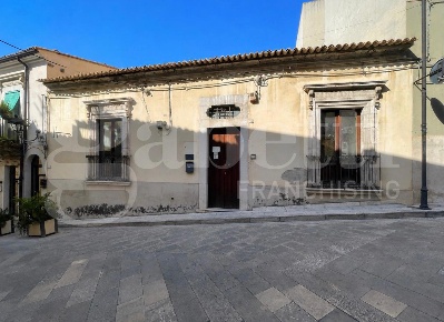 Foto Ufficio in Via gioacchino iacono 33, Comiso Centro di 238 m²