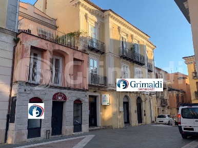 Foto Negozio in Odofredo, Benevento Centro Storico di 20 m² con 1 locali