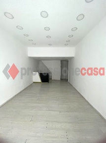 Foto Negozio in Via Sabato Robertelli 34, Salerno Torrione di 33 m²