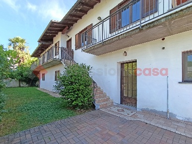 Foto Villa singola in Borgomanero, Paruzzaro di 265 m² con 4 locali