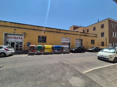 Foto Negozio in Via Fiume 3A, Grosseto Stazione - Via Roma di 750 m²