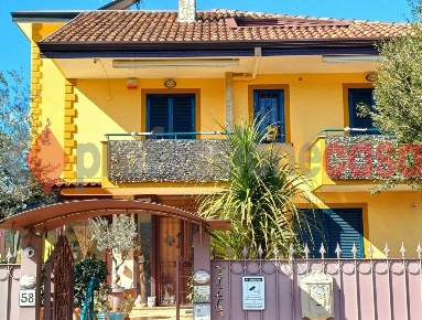 Foto Villa unifamiliare in Via Malche 58, Giffoni Sei Casali di 240 m²