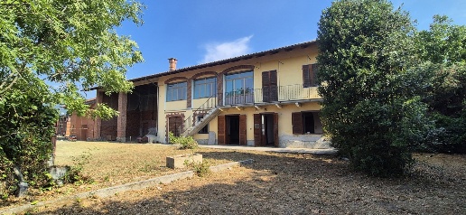 Foto Rustico in Via Pinerolo 6, Frossasco Centro di 210 m² con 5 locali