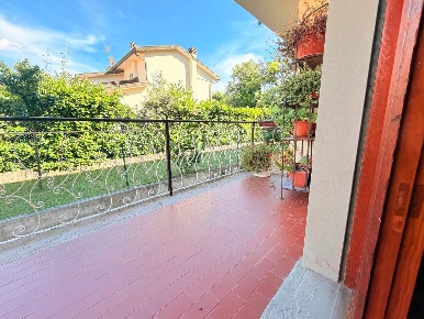 Foto Appartamento a Massa Marina di Massa Centro di 80 m² con 3 locali