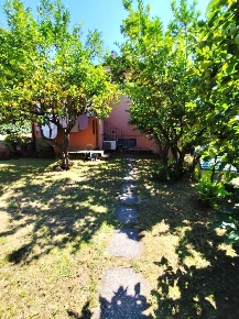 Foto Casa indipendente a Massa Castagnola di 140 m² con 7 locali in vendita