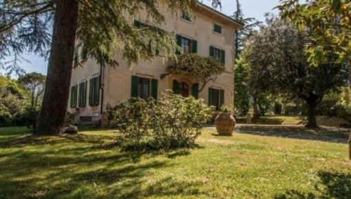 Foto Villa unifamiliare a Terricciola Centro di 600 m² con 8 locali