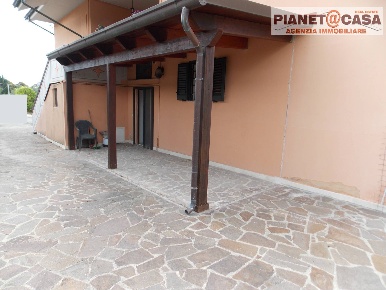 Foto Appartamento in Via Salaria, Spinetoli Pagliare di 130 m² con 4 locali