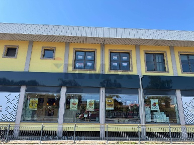 Foto Negozio in via Ortigara 1, Treviglio di 65 m² con 1 locali in vendita