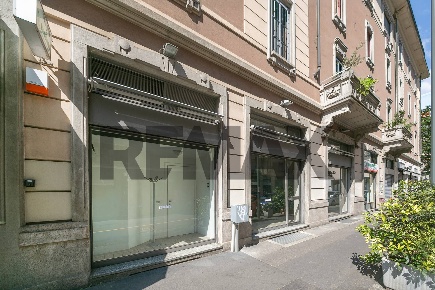 Foto Negozio in VIA SILVA 39, Milano Monte Rosa - Lotto di 85 m² in vendita