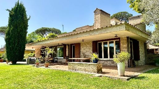 Foto Villa unifamiliare in Largo Dell' Olgiata 15, Roma Olgiata di 600 m²