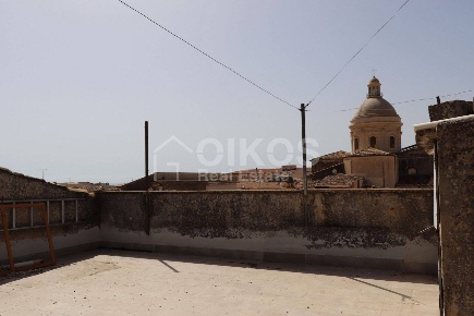 Foto Casa indipendente in Via Barbieri, Noto Centro di 180 m² con 5 locali