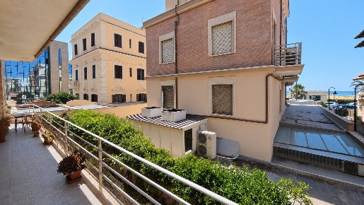 Foto Appartamento in Via Dei Fabbri Navali 30, Roma Ostia Levante di 80 m²