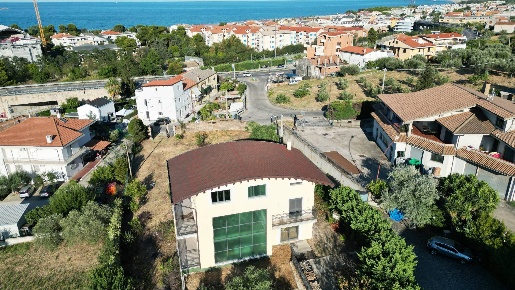 Foto Villa unifamiliare in VIA MONTEVECCHIO, Vasto Vasto Marina di 450 m²