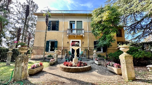 Foto Villa unifamiliare in corso vittorio, Manziana di 905 m² con 25 locali
