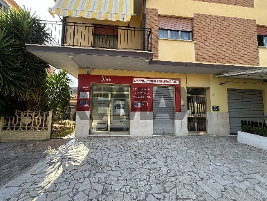 Foto Locale commerciale in Via Delle Margherite 231, Aprilia Centro
