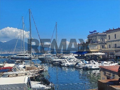 Foto Attività commerciale in Via Luculliana 2, Napoli Santa Lucia di 51 m²