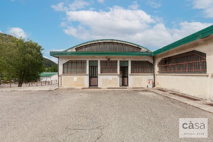 Foto Capannone industriale in VIA SPAGNOLI, Arcisate Centro di 1300 m²