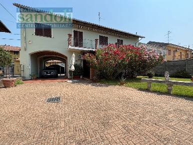 Foto Casa indipendente in Via Martinotti, Desana di 230 m² con 5 locali